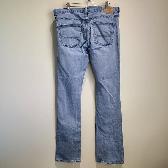 Hollister Men's Jeans 36 x 34 Button Fly Distressed Light Wash Bootcut - Picture 6 of 16
